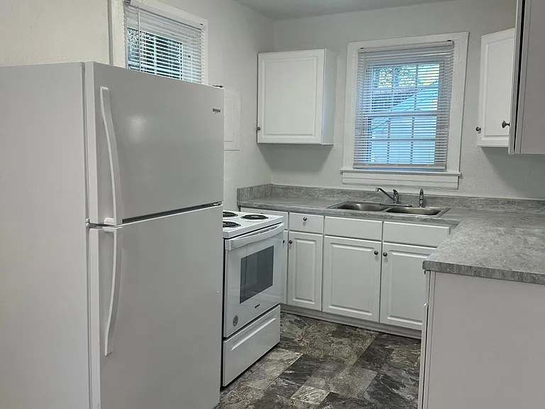 605 Pilot Ave — Photo 8