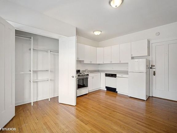 5th image of 815 W Waveland Ave #24
