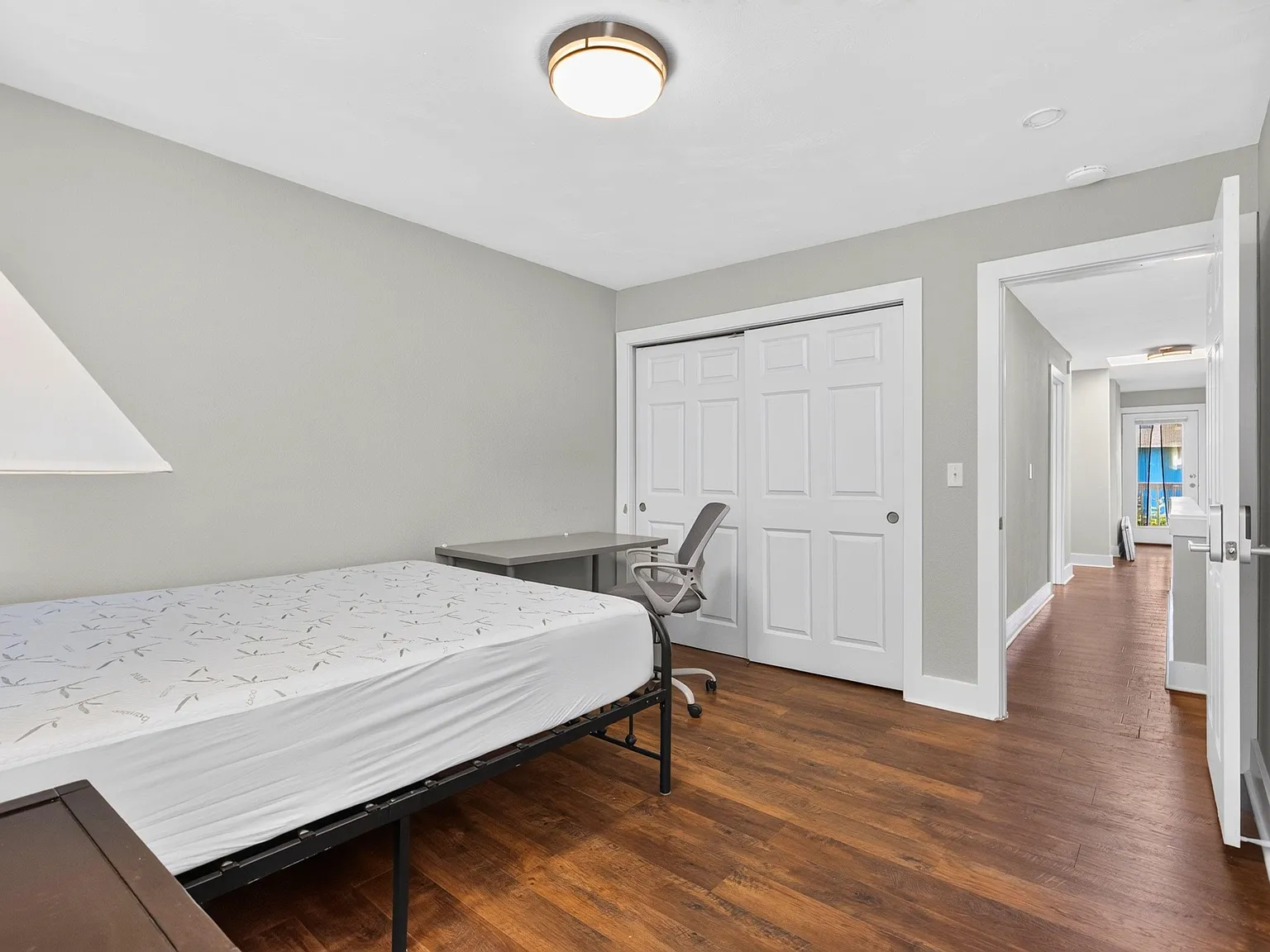 4 bed, 2.0 bath, 2500 sqft, $1,360 — Photo 2