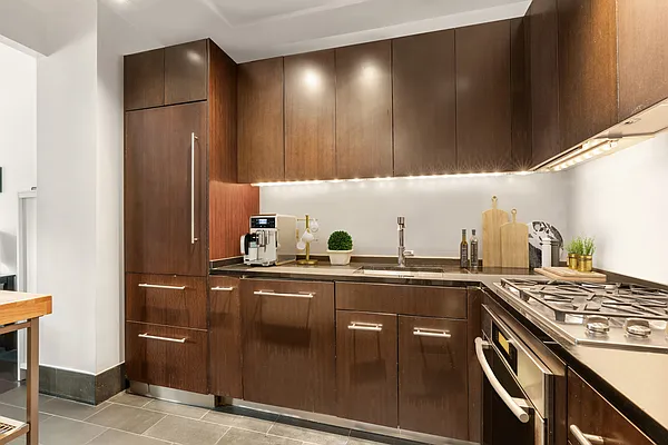 Sold by La Seven Inc. | media 3