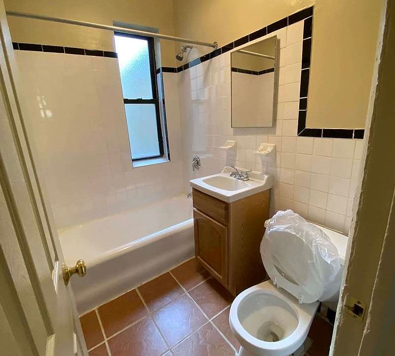 1st image of 2301 Creston Ave APT 1E