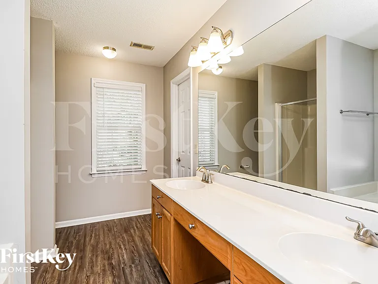 8102 Kingston Dr — Photo 17