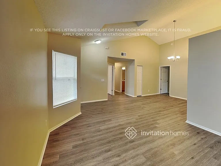 176 Edgewater Cir — Photo 5