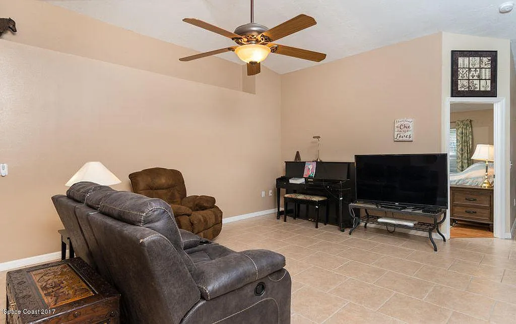 Living Room - 4396 Four Lakes Dr