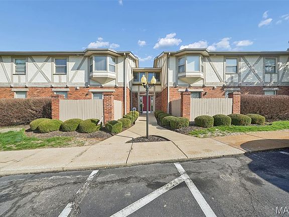 2nd image of 1380 Willow Brook Cove Ct APT 1