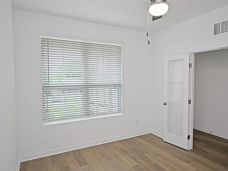 261 Elk Ave — Photo 5