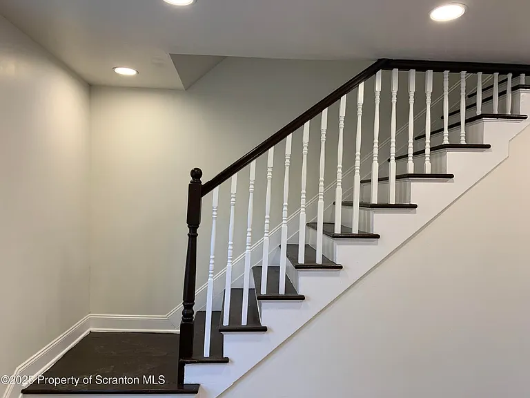 318 Simrell Rd — Photo 10