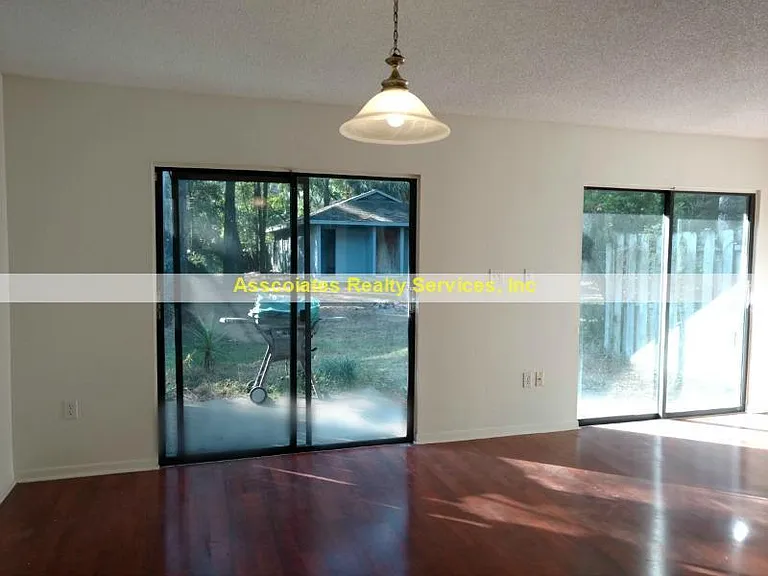 3020 NW 28th Cir — Photo 3