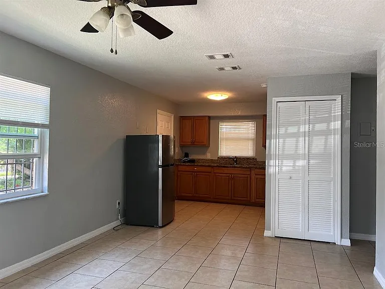 817 Bentley St #A — Photo 9
