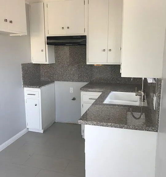 2018 S Longwood Ave #4 — Photo 17