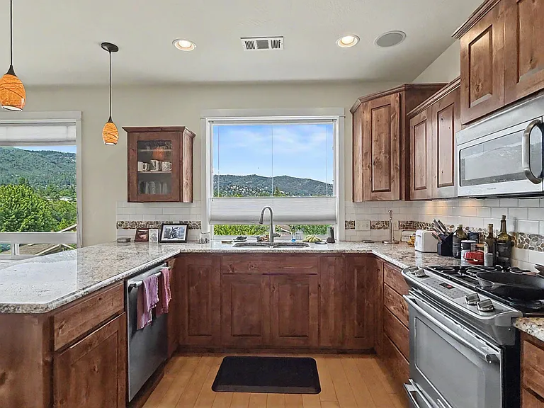 910 Stoneridge Ave — Photo 5