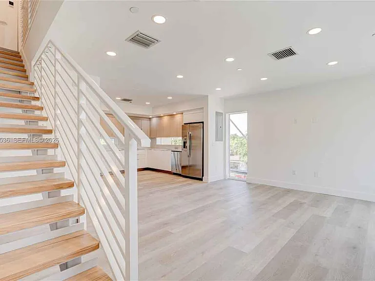 816 84th St — Photo 24