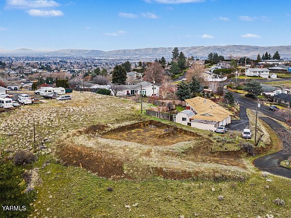 3rd image of 8105 Viewcrest Way