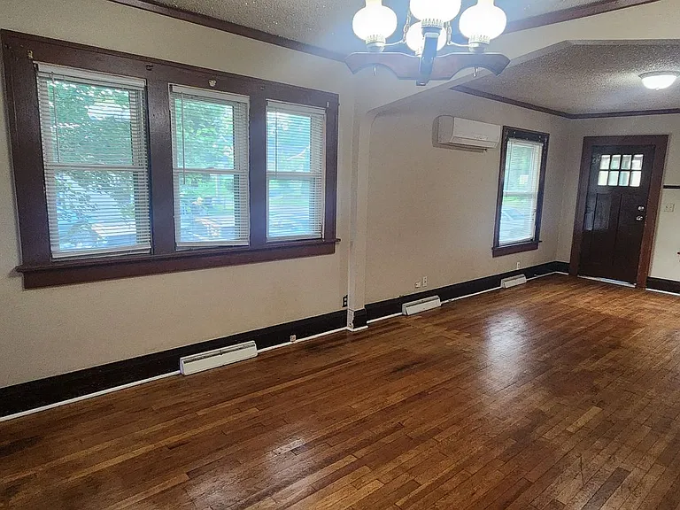 1711 Washington Ave — Photo 4