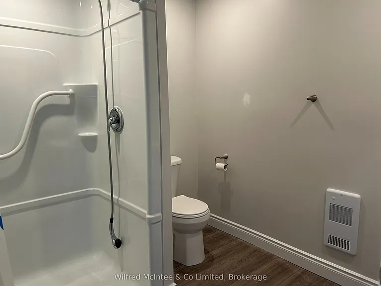 380 1st Ave N #12 — Photo 6