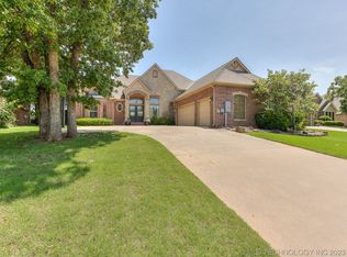 2406 Cheval Pointe Dr, Edmond, OK 73034