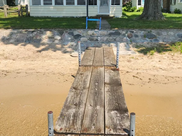 4232 Long Point Dr, Mullett Lake, MI 49761