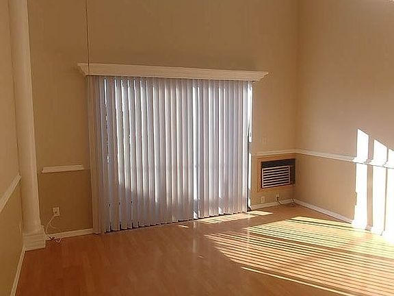 5th image of 6010 Romaine St APT 205