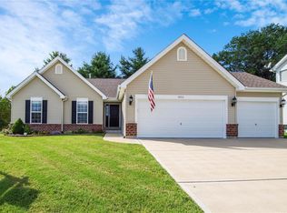 1033 Westlake Village Dr, Pacific, MO 63069