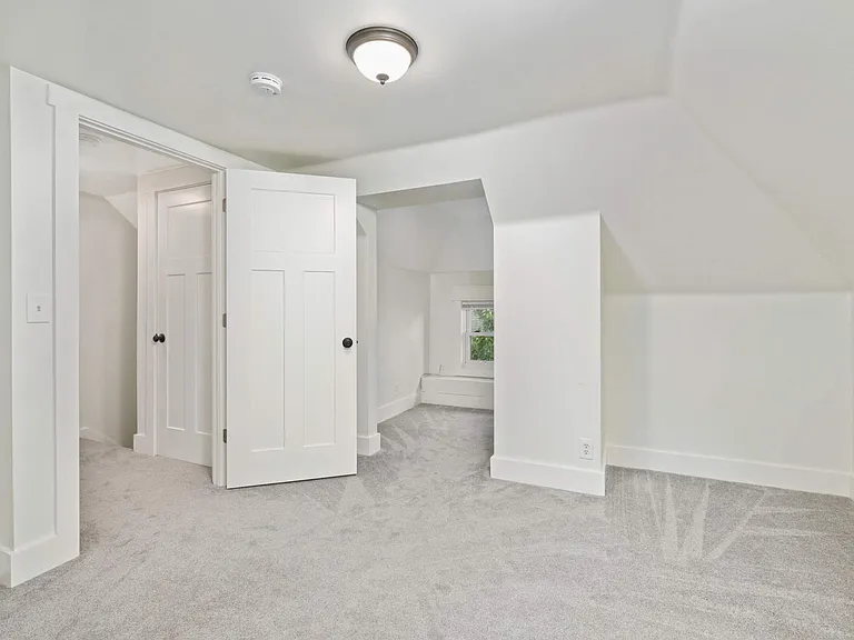 592 Ottawa Ave — Photo 34
