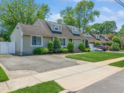 15 Rustwood Place, Massapequa Park, NY, 11762