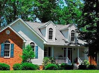 89 Riverboat Ln E, Hartfield, VA 23071