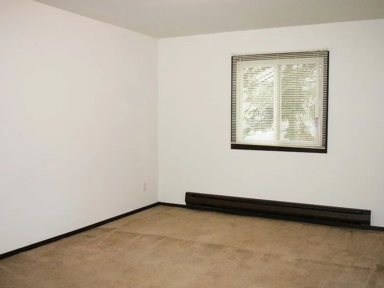 212-214 Sunset Ln — Photo 7