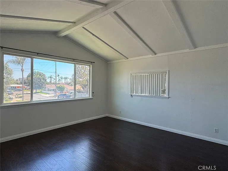 1041 W Acacia Ave — Photo 20