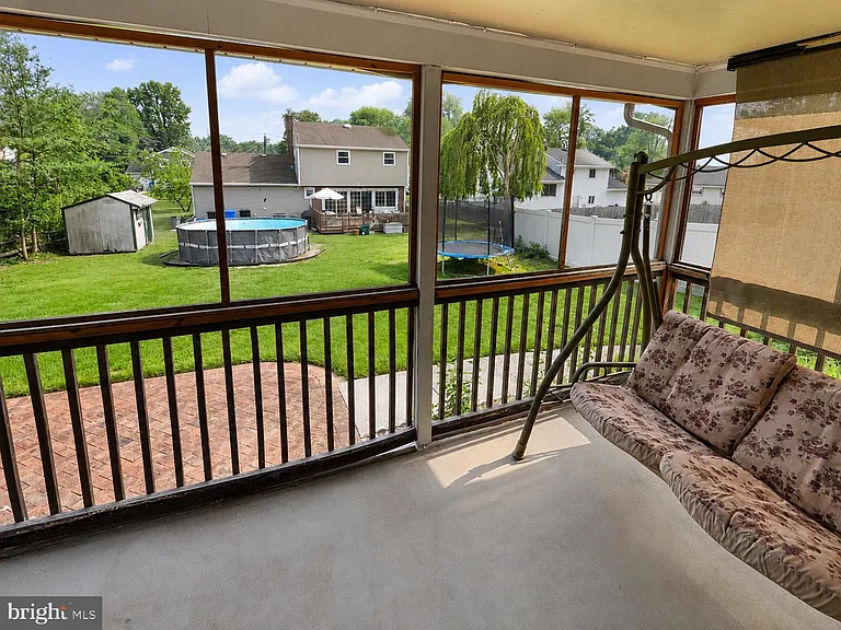 300 Wilson Ave — Photo 17