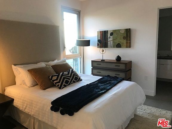 5th image of 7010 Willoughby Ave