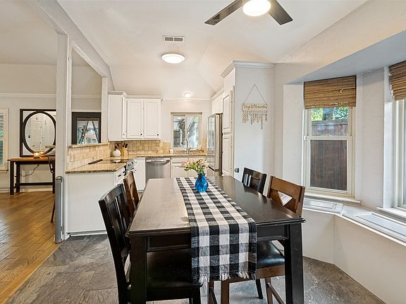 5th image of 4404 Oak Brook Ct