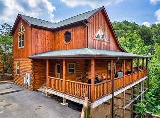 2180 Bear Haven Way, Sevierville, TN 37862