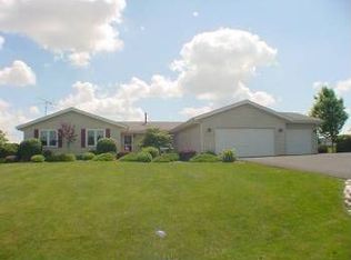 6565 Sawmill Dr, Roscoe, IL 61073