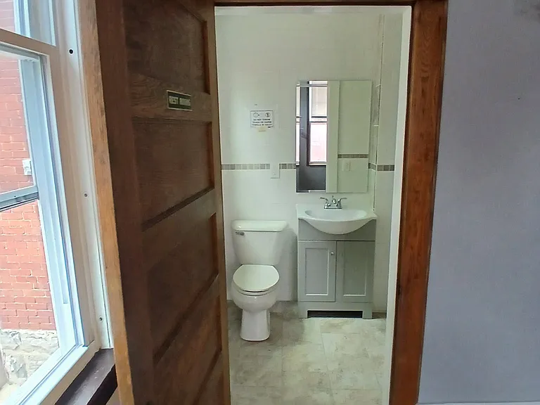 133 Virginia Ave #B — Photo 3