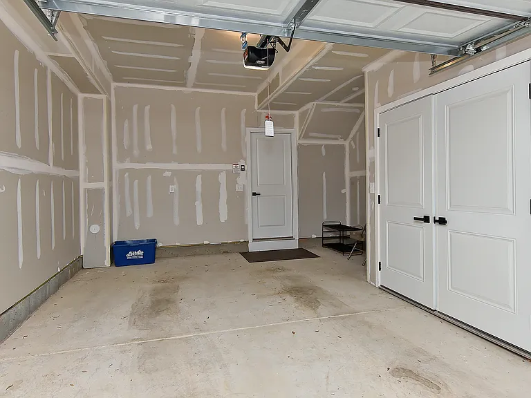 1 Car Garage