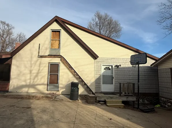 3302 S 4th St, Omaha, NE 68108