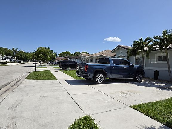 3rd image of 4604 SW 164th Pl