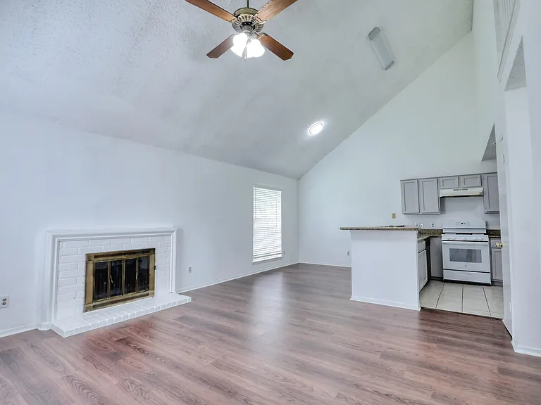 2931 Great Lakes Ave — Photo 18