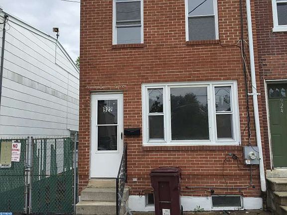 3rd image of 922 Brown St