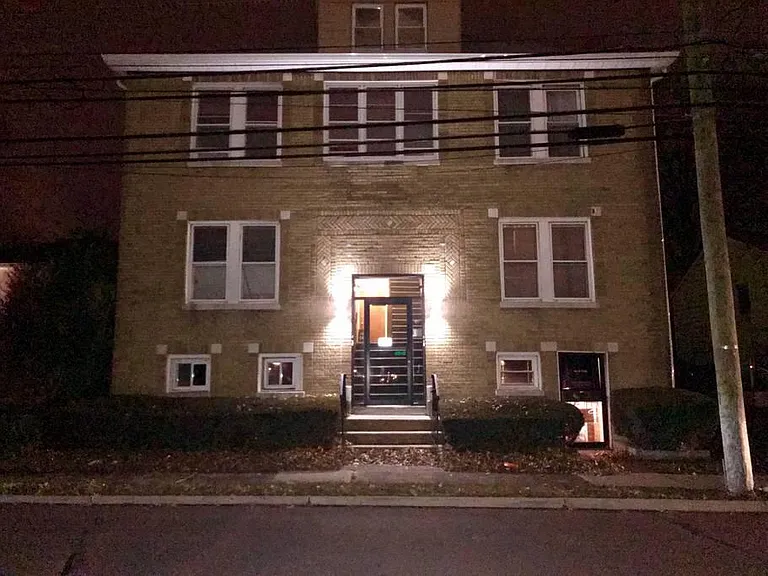 Bloomfield Ave — Photo 10