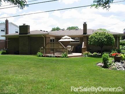 Rear yard - Trex deck