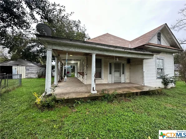 505 S 3rd St, Lott, TX 76656