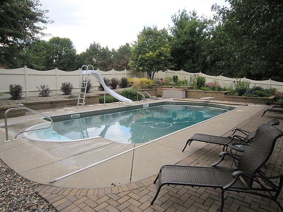 2nd image of 2479 Whitfield Dr