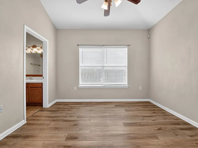 5625 Signal Point — Photo 21
