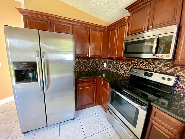 880 Nelson Dr — Photo 5