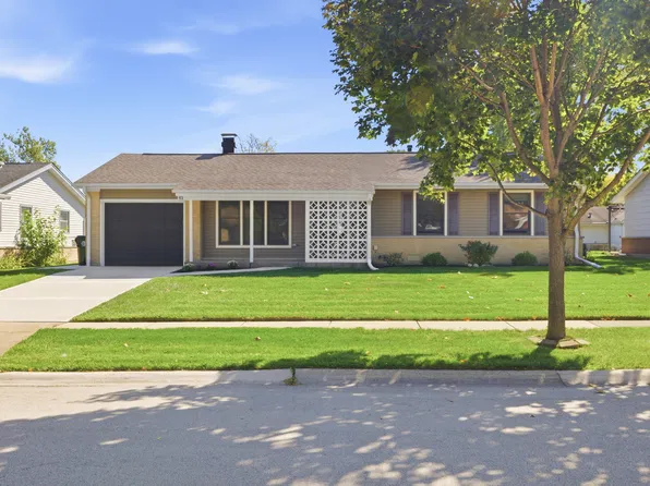 45 Avon Rd, Elk Grove Village, IL 60007