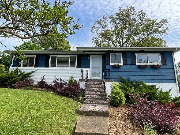 1341 Cloverdale Cir — Photo 4