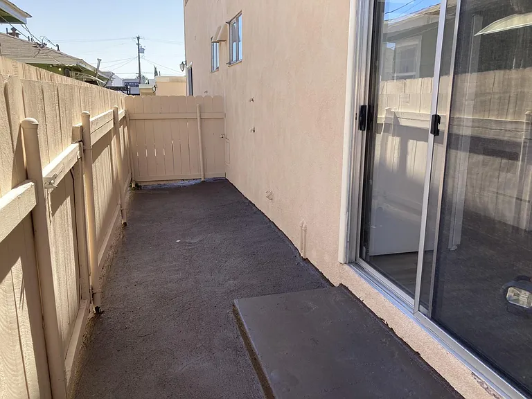 204 East Broadway — Photo 19
