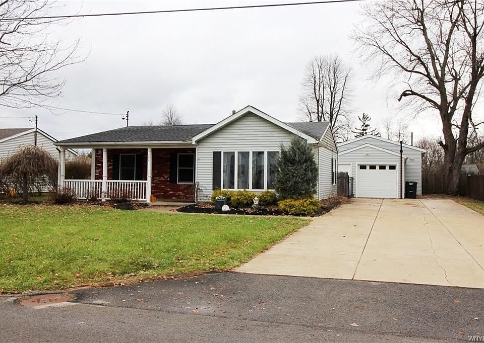 1st image of 164 Iroquois Ave