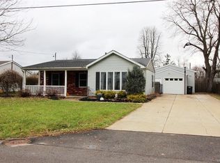 164 Iroquois Ave, Lancaster, NY 14086